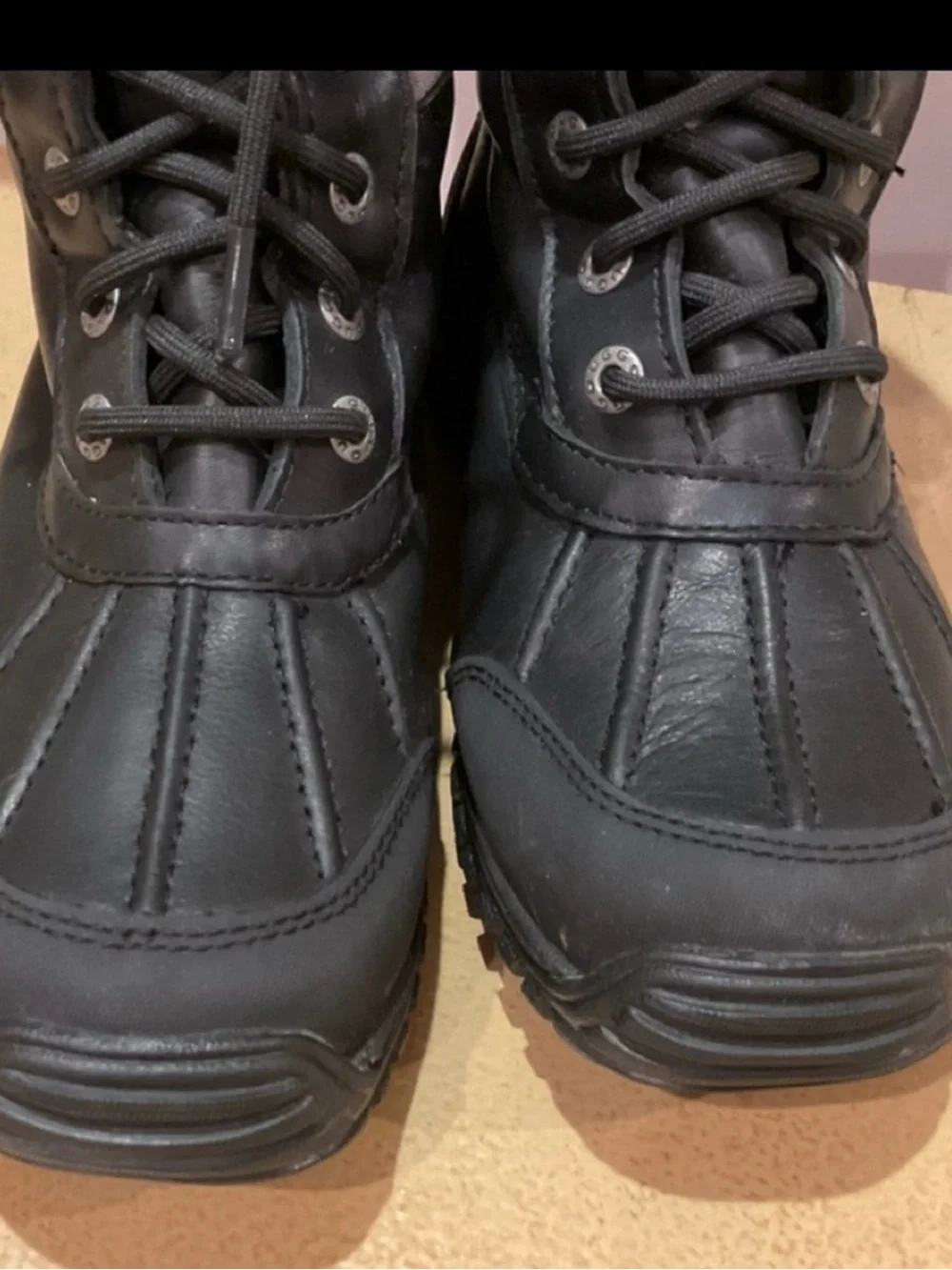 UGG Adirondack Leather Boots size 6